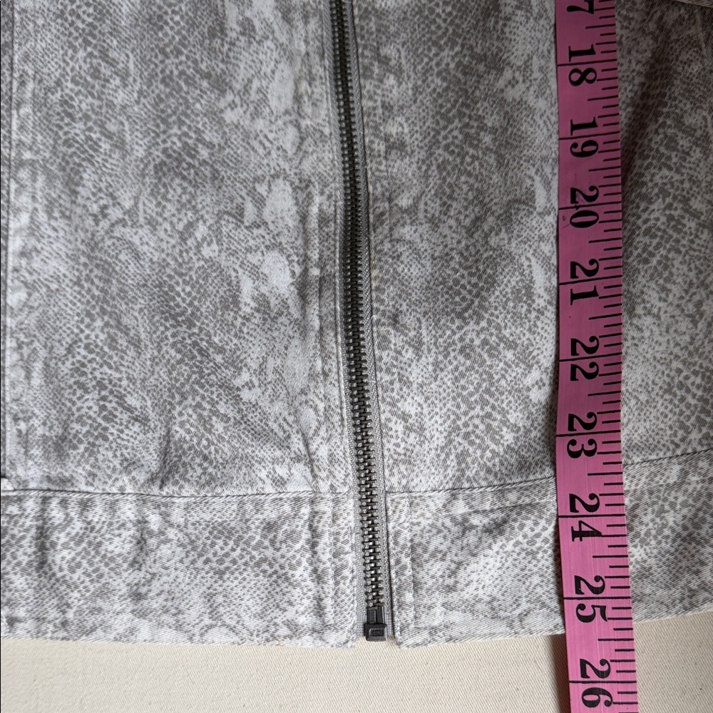 Chico's Snakeskin print (gray) Jacket Chico’s size 3 /US XL - Picture 7 of 10
